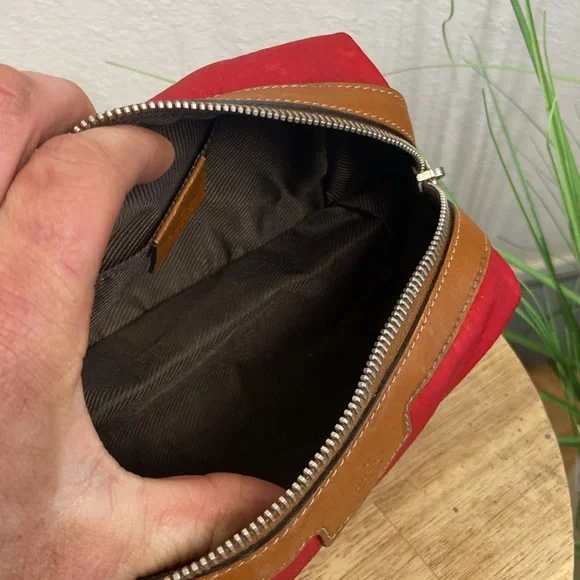 Gucci Toiletrey bag for Men and Women